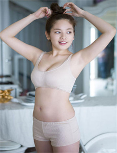 《俄罗斯美女h肉在线观看》