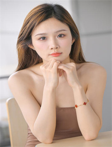 《爱上女主播吧》